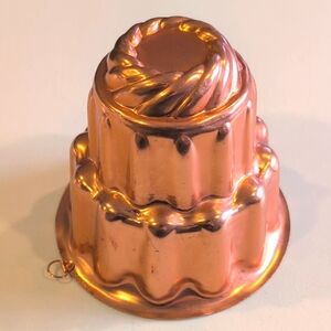 BTH Copper Jello Mold. 6.5" Tall. 7.25" Diameter On Bottom.